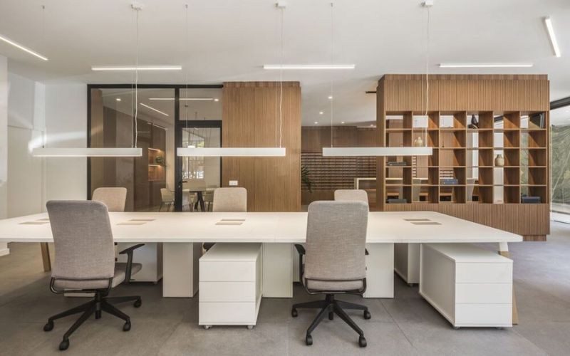 Phong cách Minimalism với nội thất đơn giản tạo nên không gian làm việc hiện đại