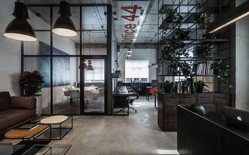 Văn phòng 40m2 Industrial sử dụng nội thất gỗ kết hợp khung thép tạo không gian làm việc cá tính
