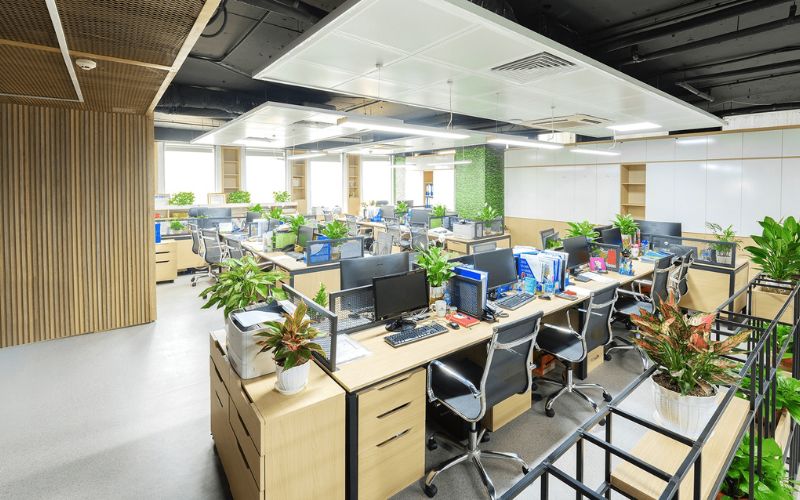 Nên trang trí thêm các vật dụng phong thủy giúp văn phòng nhỏ bắt mắt hơn