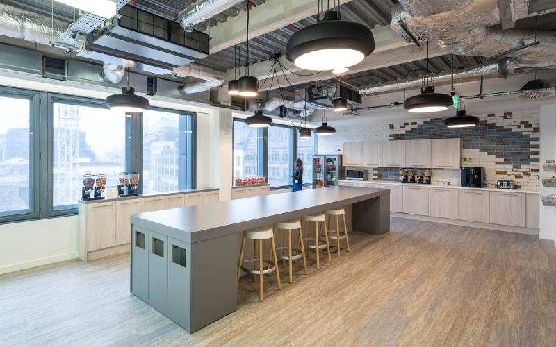 Pantry phong cách "Coffee Shop" giúp nhân viên có thể cùng thư giãn và trò chuyện