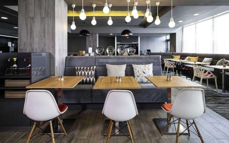 Mẫu pantry văn phòng cao cấp với thiết kế sang trọng và tiện nghi