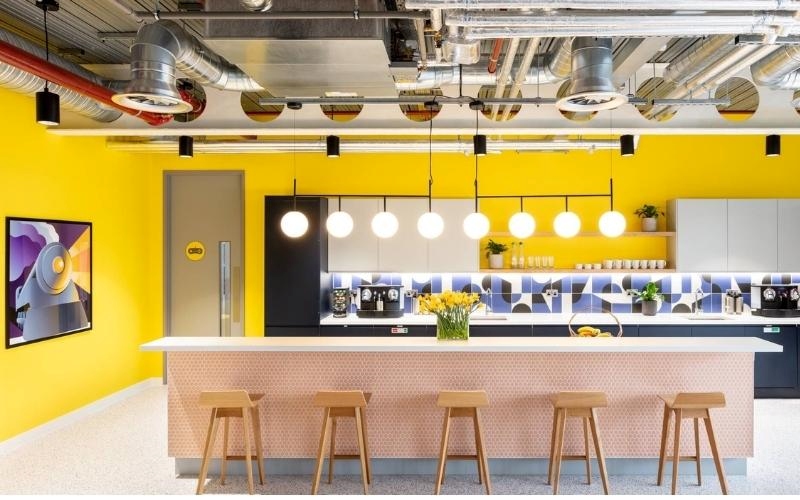 Khu vực pantry văn phòng với thiết kế thân thiện, giúp nhân viên thư giãn và tái tạo năng lượng