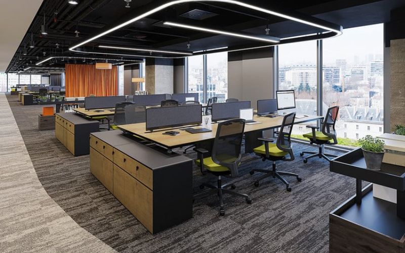Không gian văn phòng 100m² chuyên nghiệp sử dụng vách kính lớn và hệ đèn LED hiện đại