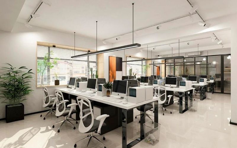 Mẫu decor văn phòng với hệ thống ánh sáng tiêu chuẩn, kết hợp đèn trần và đèn trang trí tạo không gian làm việc hiệu quả