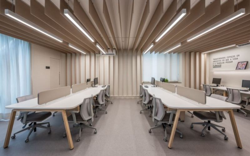 Mẫu decor văn phòng phong cách tối giản với thiết kế thanh lịch, phù hợp công ty công nghệ và startup