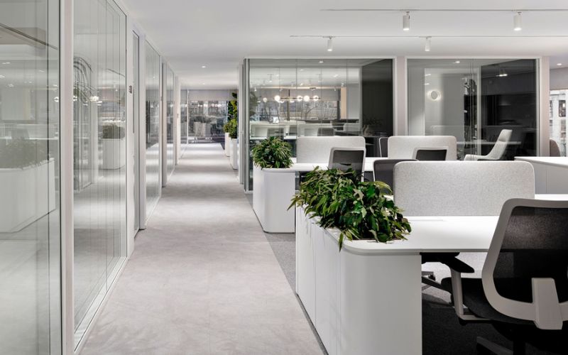 Không gian làm việc hiện đại theo phong cách Minimalism tạo cảm giác gọn gàng và tập trung