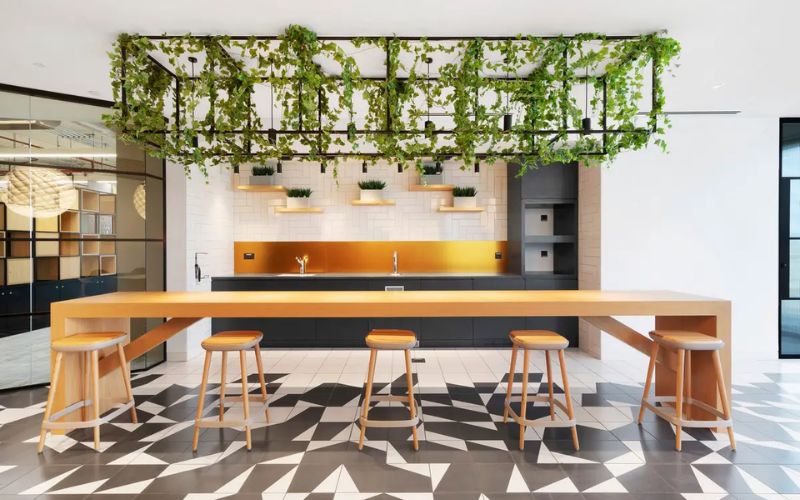Pantry với nội thất bằng chất liệu gỗ