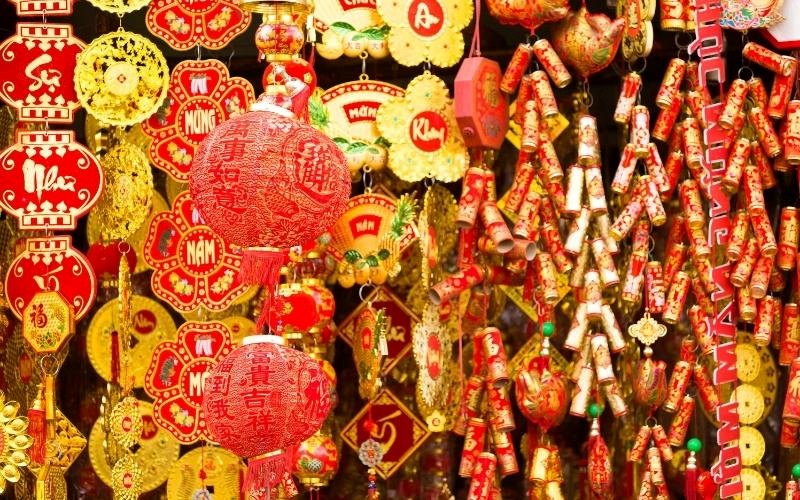 Trang trí Tết cho văn phòng bằng những phụ kiện treo màu sắc