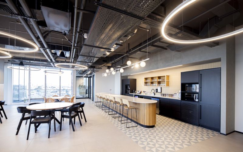Mẫu văn phòng Industrial Luxury hiện đại giúp doanh nghiệp khẳng định cá tính thương hiệu