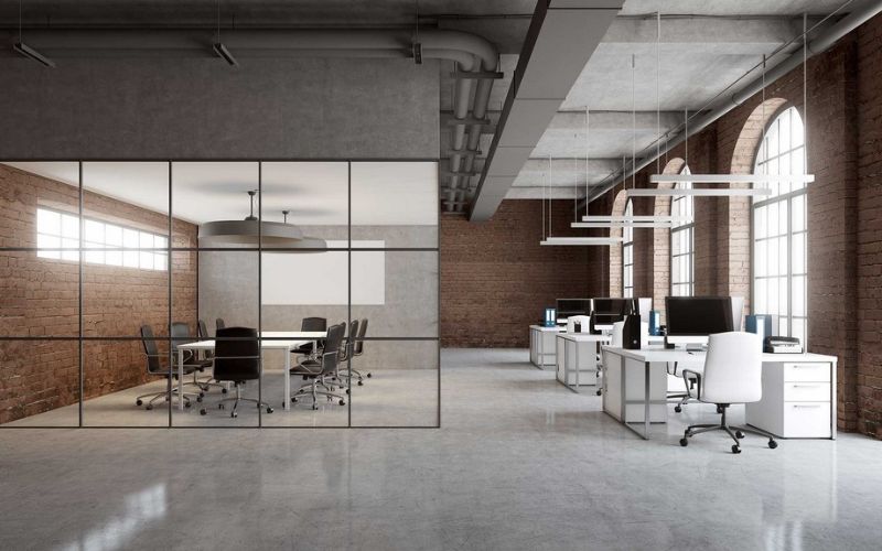 Mẫu phòng họp Industrial thiết kế vách kính và khung thép đen giữ sự liên kết với tổng thể không gian văn phòng