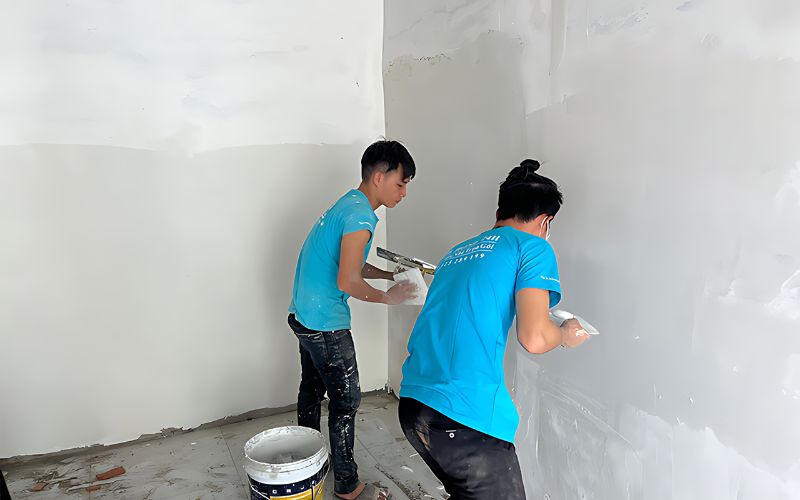 Đội thợ sơn văn phòng đã có nhiều năm kinh nghiệm
