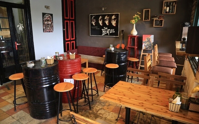 Quán cafe Acoustic thường tổ chức các buổi hòa nhạc live