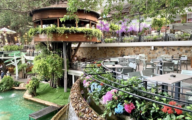 Thiết kế quán sân vườn đẹp có nhiều chỗ ngồi cho khách hàng
