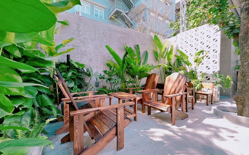 Thiết kế quán cafe sân vườn đẹp phong cách Tropical