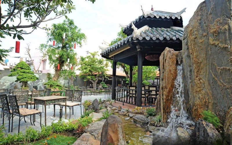 Quán cafe với các chi tiết mang đậm nét Trung Hoa