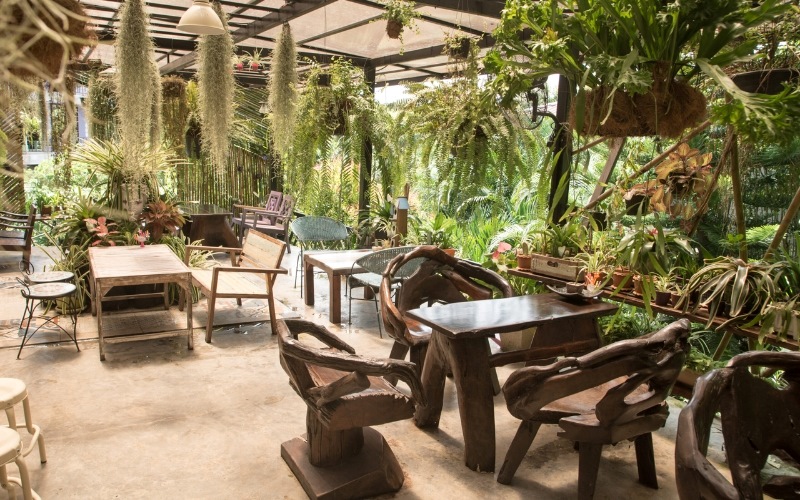 Quán cafe ngoài trời phong cách sân vườn xanh mát