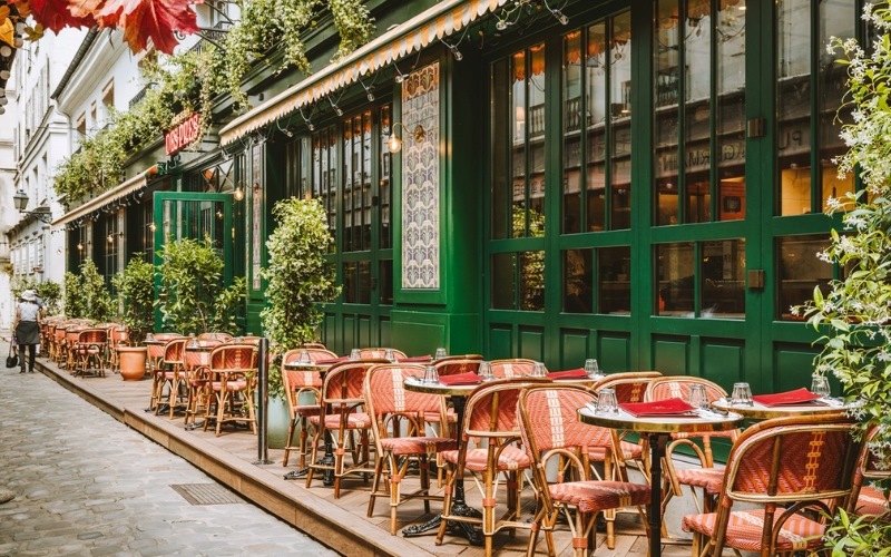Thiết kế quán cà phê ngoài trời phong cách Pháp
