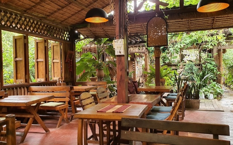 Không gian quán cafe thoáng đãng kiểu Á Đông