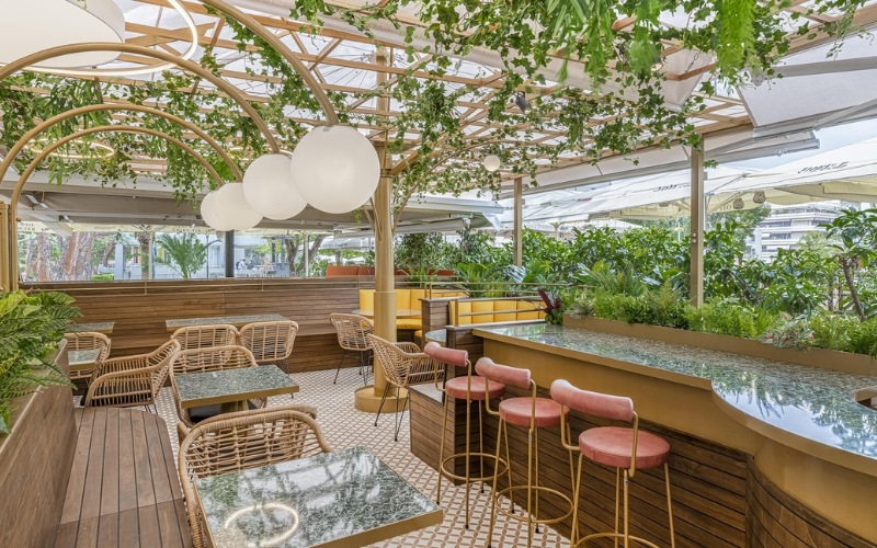 Trang trí quán cafe ngoài trời tạo cho khách hàng không gian kết nối hiệu quả