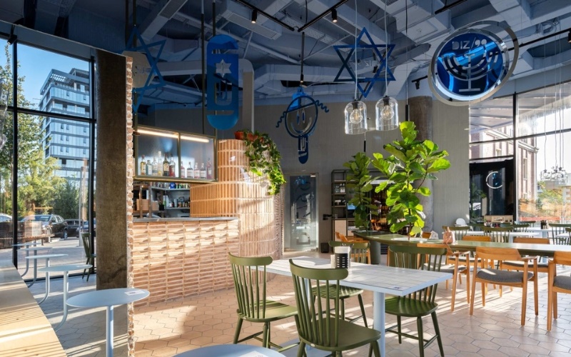 Thiết kế quán cafe 2 mặt tiền đẹp thu hút khách hàng