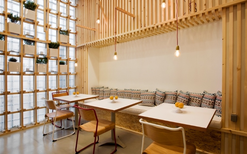 Quán cafe tối giản với không gian ấm áp