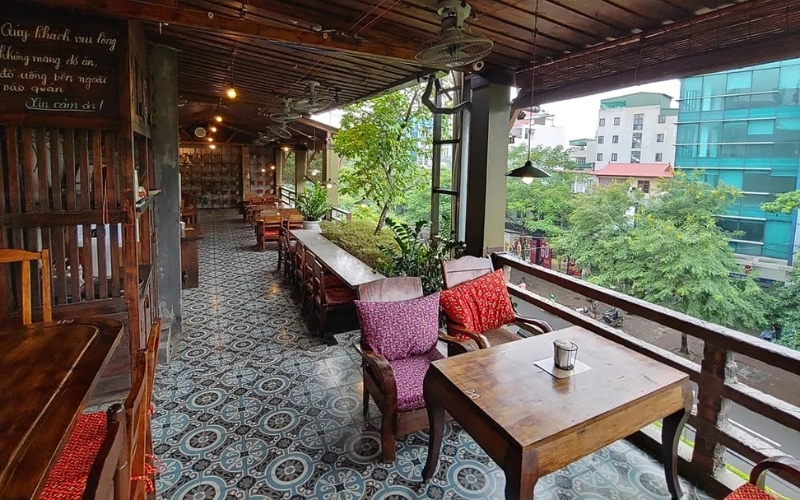 Không gian ấm cúng của quán cafe cổ điển 2 tầng