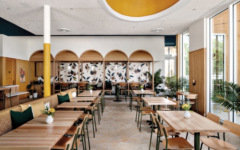 Thiết kế quán cafe 80m2 với không gian thoáng đãng