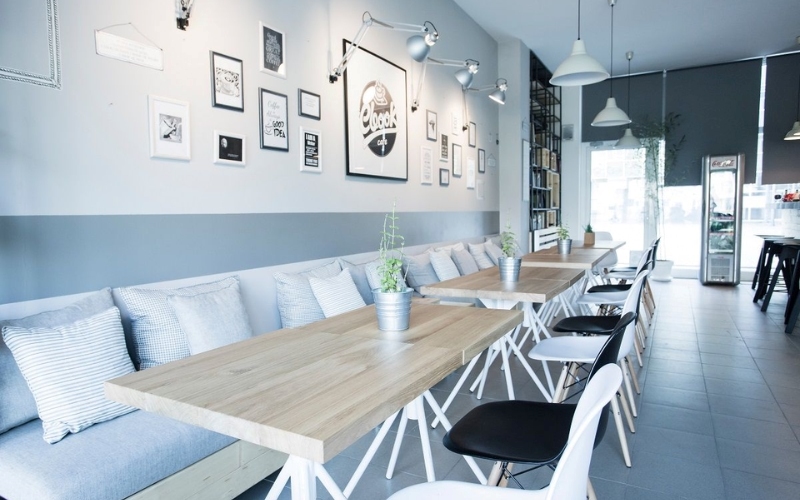 Quán cafe bình dân hiện đại được sắp xếp thông minh