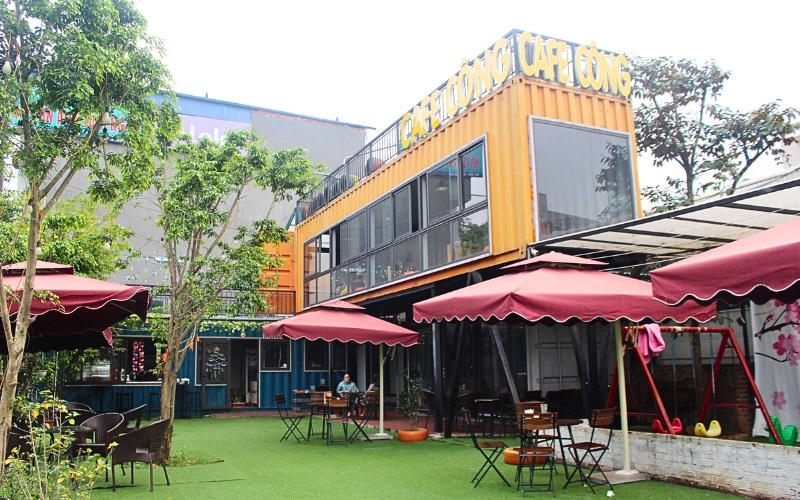Quán cà phê container kết hợp sân vườn