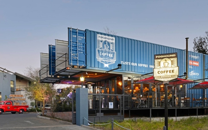 Bên ngoài của quán cafe container tầng