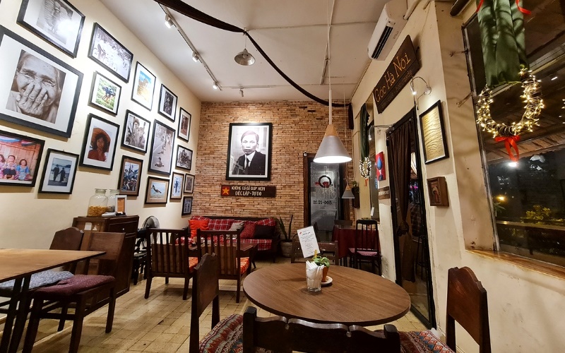 Quán cafe sở hữu những món đồ nội thất mang đậm dấu vết quá khứ
