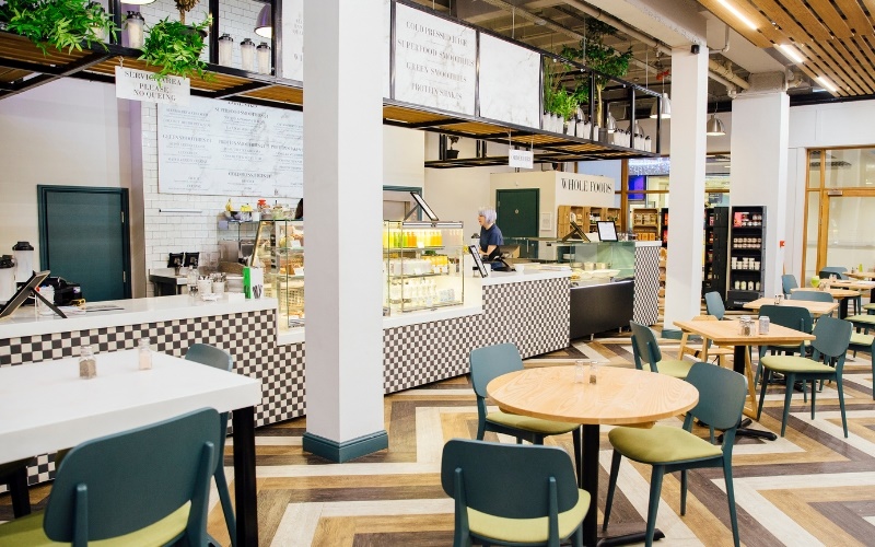 Thiết kế quán cafe mặt tiền 10m mang lại nhiều lợi thế kinh doanh