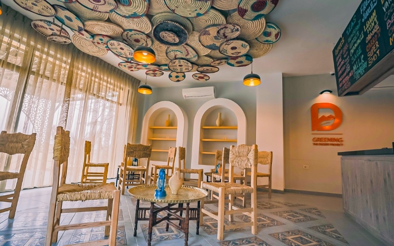 Đường nét mềm mại tinh tế của quán cafe kiểu Địa Trung Hải