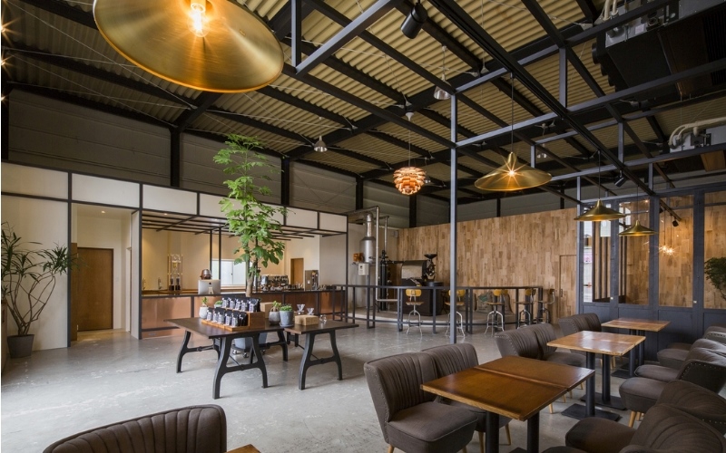 Gam màu trung tính được đặc biệt ưa chuộng trong các quán cafe khung thép