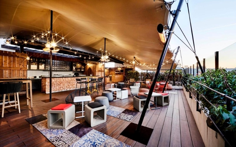 Không gian quán cafe sân thượng đẹp sẽ giúp tăng hiệu quả kinh doanh