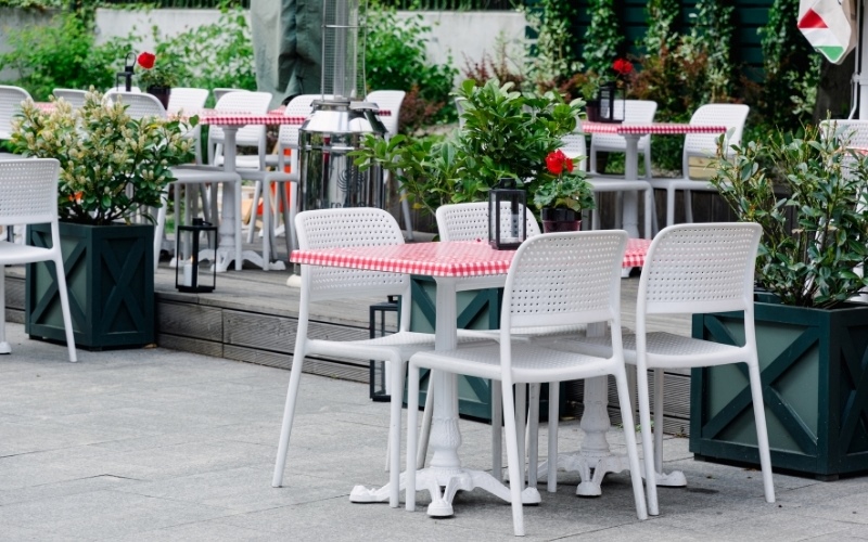 Quán cafe vỉa hè sẽ có một số khung giờ mở cửa nhất định