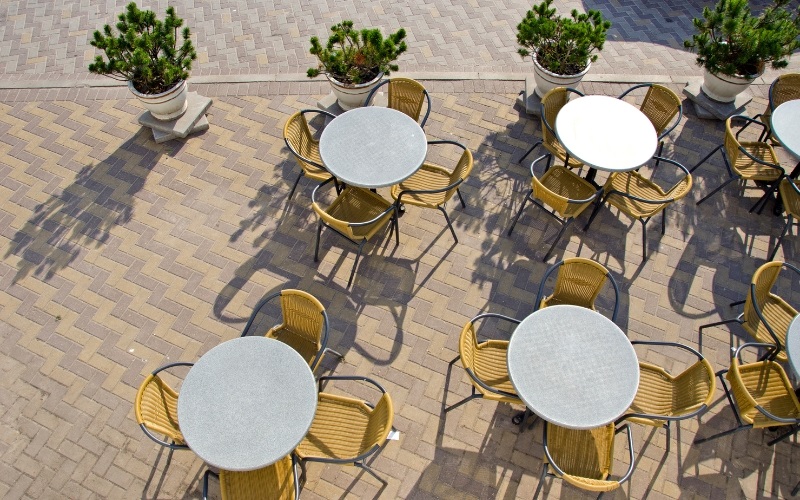 Thiết kế quán cafe vỉa hè với không gian thoáng đãng