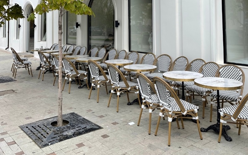 Mẫu quán cafe vỉa hè phù hợp cho khu vực thành phố lớn
