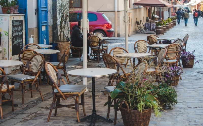 Thiết kế quán cafe vỉa hè đơn giản và tiết kiệm chi phí cho chủ đầu tư