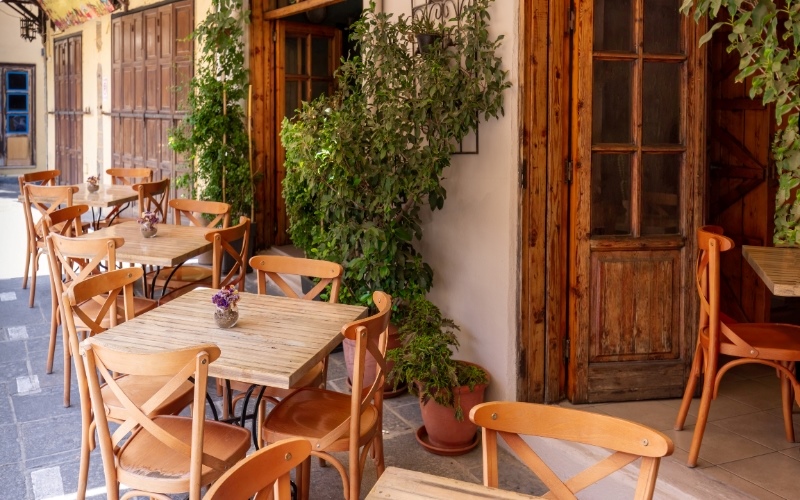 Thiết kế quán cafe vỉa hè phong cách Vintage nhẹ nhàng