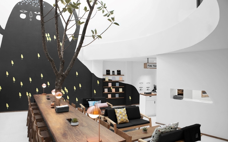 Hai màu trắng đen đơn giản cũng có thể giúp quán cafe trở nên độc đáo