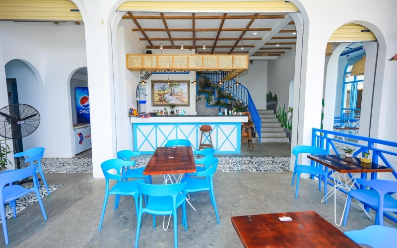 Quán cafe phong cách Địa Trung Hải thường rất thoáng đãng