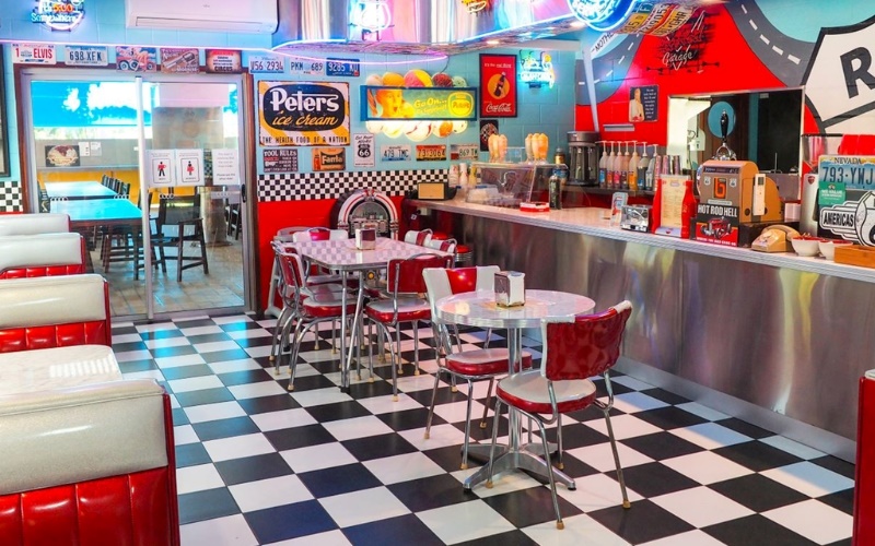 Các chi tiết decor đặc trưng của quán cafe kiểu Retro