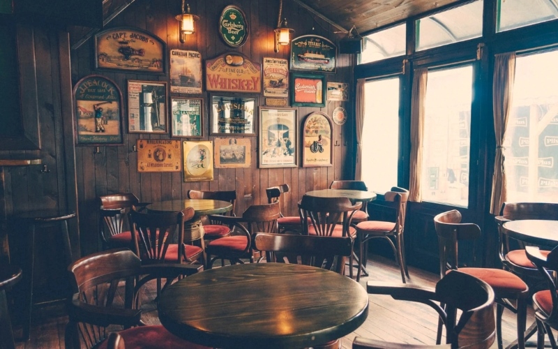 Không gian quán cafe Vintage thường sử dụng nội thất gỗ