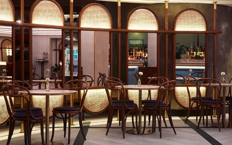 Thiết kế quán cafe phong cách cổ điển nhấn mạnh tính đối xứng