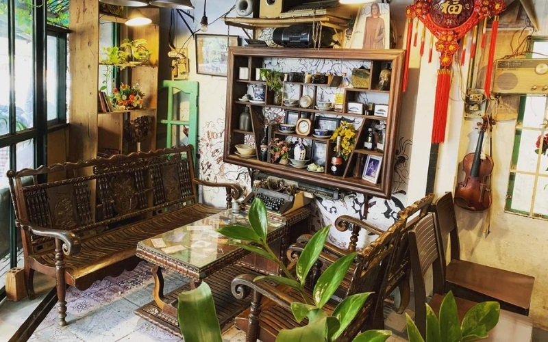 Một góc nhỏ được trang trí kỳ công của quán cafe Vintage
