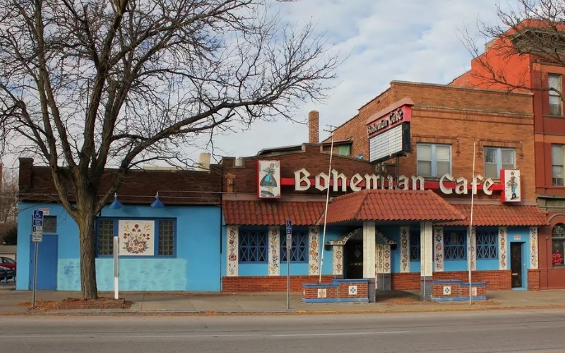 Thiết kế cổng quán cà phê đẹp phong cách Bohemian