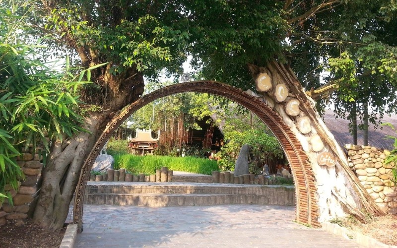 Mẫu cổng quán cà phê đẹp và độc đáo cho không gian sân vườn