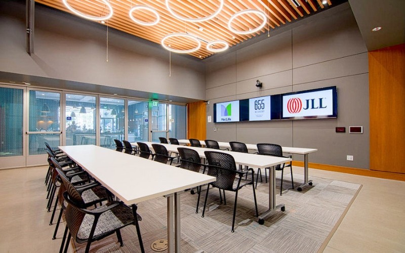 Thiết kế phòng họp công ty game rộng rãi và hiện đại
