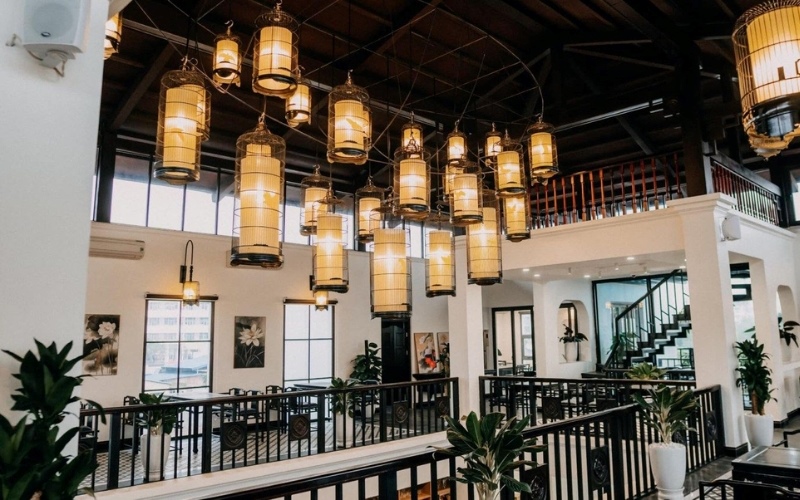 Trang trí trần quán cafe theo phong cách cổ điển